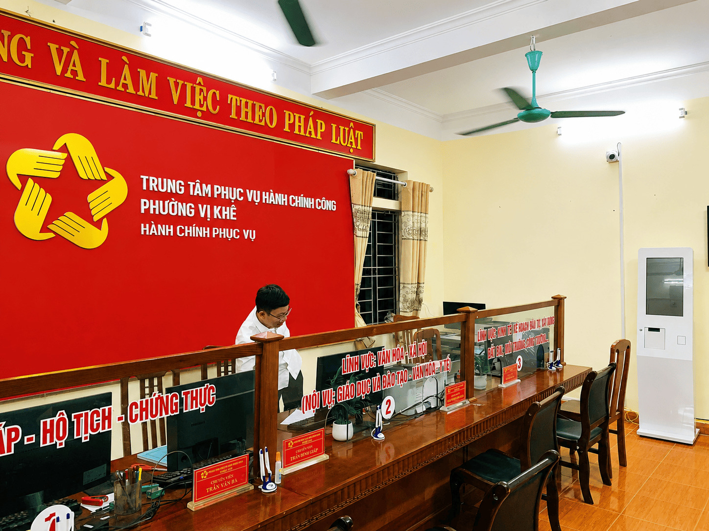 Trien Khai He Thong Xep Hang Tu Dong Tai Trung Tam Phuc Vu Hanh Chinh Cong Vi Khe – Ninh Binh 2