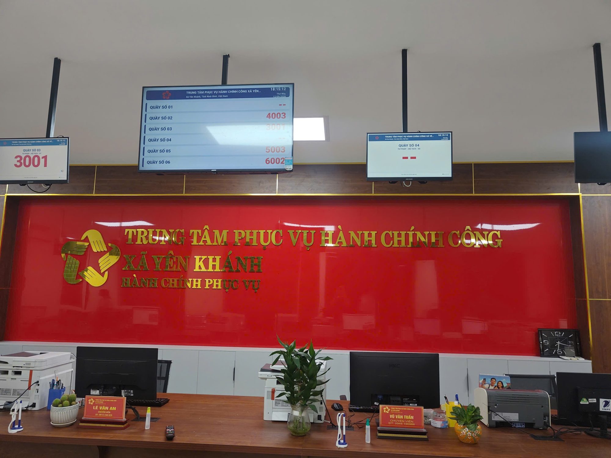 Bàn Giao Hệ Thống Xếp Hàng Tự Động Tại Trung Tâm Phục Vụ Hành Chính Công Xã YÊN KHÁNH - NINH BÌNH 4 1789213086035 342616107983687843 g8093527673530201139 7002fbcf50a60ac4bd3b01780e97d2fa